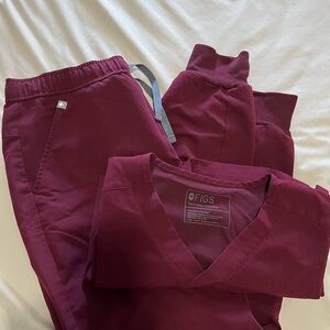 Figs Men’s Maroon Jogger Set